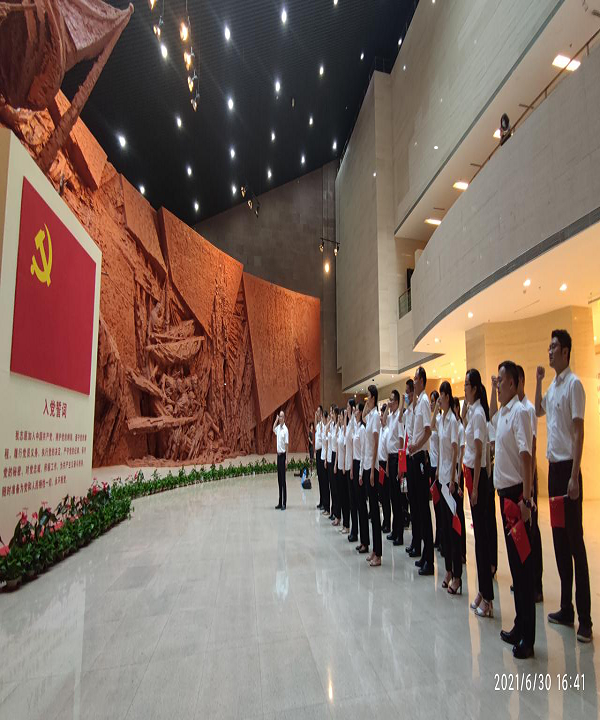 徽鹽地產(chǎn)集團(tuán)開展“追憶歷史，重溫入黨志愿書”主題活動(dòng)