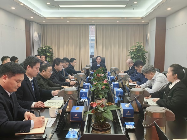 王思軍在省城市更新等三家公司重點(diǎn)工作推進(jìn)會(huì)上強(qiáng)調(diào)要以新作風(fēng)、新?lián)?dāng)，實(shí)現(xiàn)新發(fā)展